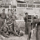 Fotógrafo ambulabte retratando soldados durante la Guerra Civil.  /