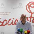 Diez presentó ayer su pacto por el empleo. JESÚS F. SALVADORES