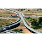 El bypass ferroviario, que sobrevuela la N-630 a la altura de Onzonilla, asume en torno a 50 mercanc