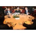 La embajadora de Haití, en el centro, presidió la cena a favor de Haití que se celebró en el Hostal