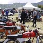 Varias de las motos que participan en la primera edición del Motor and Mountain de Riaño. CAMPOS