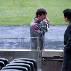 Leo Messi conversa con su padre, Jorge Horacio, durante un entreno en el Camp Nou, en abril del 2011.