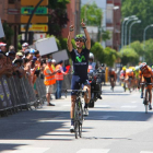 Jesús Herrada, tras cruzar en primer lugar la meta de la prueba del Campeonato de España de ciclismo en ruta.