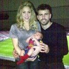 Shakira, Piqué y el hijo de ambos, en el Camp Nou.