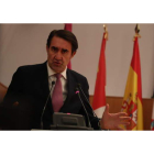 El consejero de Medio Ambiente, Juan Carlos Suárez Quiñones abría el foro de debate sobre energía e industria de Diario de León. ANA F. BARREDO