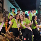 Un grupo de jóvenes, ayer durante el Carro de la Leña. DL