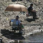 Pescadores que participaron ayer en la competición celebrada en el pantano de Barcena