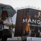 Un anuncio de mango en la calle Aragón de Barcelona.