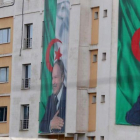 Imagen que muestra carteles del presidente argelino, Abdelaziz Buteflika.