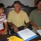 Arredondas, en el centro, durante la presentación de uno de los programas del grupo de acción local