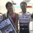 Fernando Alonso, Kazuki Nakajima y Sebastien Buemi, tras lograr ayer la pole position en las 24 Horas de Le Mans.