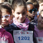Varios niños y niñas participantes en la carrera de ayer organizada por Entreculturas. Jesús F. salvadores