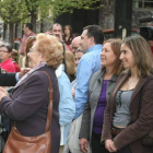 Zapatero saluda a los leoneses en Ordoño II durante una visita en la primavera del 2008.