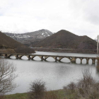Aspecto que presentaba el viernes pasado el embalse de Los Barrios de Luna. RAMIRO