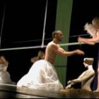 Una de las escenas de la coreografía «Ave Mundi Luminar» de la compañía Inquedanza