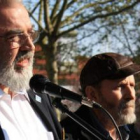 Los poetas Guillermo Fernández, al frente, y Karlotti.