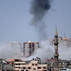Columnas de humo en la Ciudad de Gaza este martes 29 de mayo tras los bombardeos de las fuerzas israelís