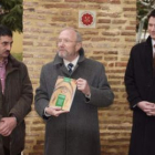 Gaudard muestra el libro de la federación, en presencia de Emilio Redondo y D.C. Voros