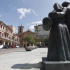 Imagen de la plaza Mayor de Valencia de Don Juan. JESÚS F. SALVADORES
