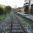 La vía ferroviaria Ponferrada-Villablino a su paso por Toreno. DE LA MATA