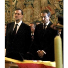 Rajoy y Zapatero acudieron juntos a la capilla ardiente.