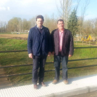 Manuel García y Rodríguez Almuzara en el puente reformado, con el parque en obras al fondo.