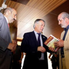 José Manuel Corral, Francisco Álvarez y Santos Llamas, en la presentación de la revista.
