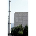 El exterior de la central nuclear la pasada tarde .