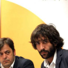 Los fotoperiodistas leoneses Javier Casares y Andrés Martínez, durante la conferencia.