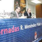 Los catedráticos José Antonio Pascual y José Ramón Morala, en la apertura del congreso del año 2006