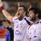 Andreu y Antonio García celebran la gran victoria sobre el Copenhague el pasado sábado.