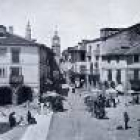 La popular plaza ponferradina de la Encina, en una imagen del siglo pasado