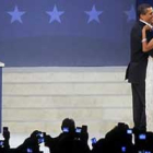 Barack Obama baila con su esposa, Michelle.