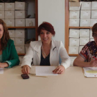 Ángeles Sevillano, Victorina Alonso y Elvira Casado, durante la presentación.