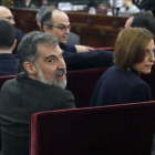 Jordi Cuixart y Carme Forcadell, en el banquillo del Tribunal Supremo durante el juicio del procés.