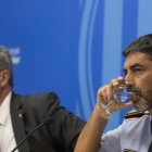 Joaquim Forn y Josep Lluís Trapero en la rueda de prensa en la que señalaron a dos periodistas de EL PERIÓDICO.