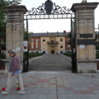Imagen exterior de la residencia de ancianos de Santa Luisa, uno de los cuatro centros.