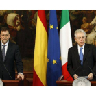 El presidente del Gobierno español, Mariano Rajoy, durante la conferencia de prensa conjunta ofrecida hoy, 23 de febrero, con el primer ministro italiano, Mario Monti, en el Palacio Chigi de Roma tras mantener una reunión en la que ambos analizaron la cri