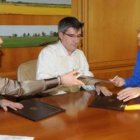 Rodríguez, Fernández y Carissimo, en la firma.