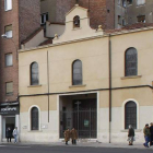 A la derecha de la capilla de Santa Nonia, la nave cuyo cambio de catalogación ha iniciado el Ayuntamiento.