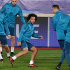 Cristiano, Marcelo y Benzema durante el entrenamiento de ayer del Madrid. KATIA