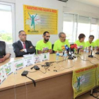 El atleta (con barba) en la presentación de las maratones.