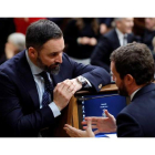Santiago Abascal charla con Pablo Casado en el Congreso en una imagen de archivo. BALLESTEROS