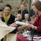 La Reina entregó ayer el premio de poesía que lleva su nombre al poeta nicaragüense Ernesto Cardenal.