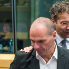 El ministro de Finanzas griego, Yanis Varoufakis, y el presidente del Eurogrupo, Jeroen Dijsselbloem.