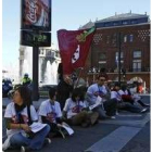 Los trabajadores de Lagun Air en la manifestación del jueves