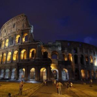 Vista nocturna del Coliseo.