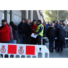 A primera hora de la mañana de apertura de las taquillas de la Cultural en el Reino de León se formaron colas, pero con una venta de entradas organizada. MARCIANO PÉREZ