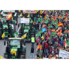 Tractores, burros y perros se sumaron a la manifestación con paradas ante Agricultura y Transición Ecológica.                   BENITO ORDÓÑEZ
