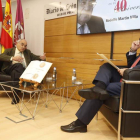 Rodolfo Martín Villa, en un momento de la entrevista con Joaquín S. Torné en el Club de Prensa. RAMIRO.